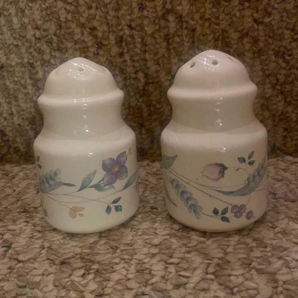 Pfaltzgraff April Salt and Pepper Shakers